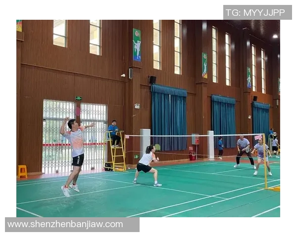 重庆羽毛球队与南京羽毛球队赛后复盘团队协作的精彩瞬间与经验分享